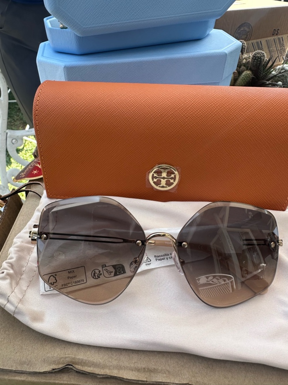 Tory Burch Women's Brown Gradient Lens Sunglasses with Orange Case - Picture 2 of 11